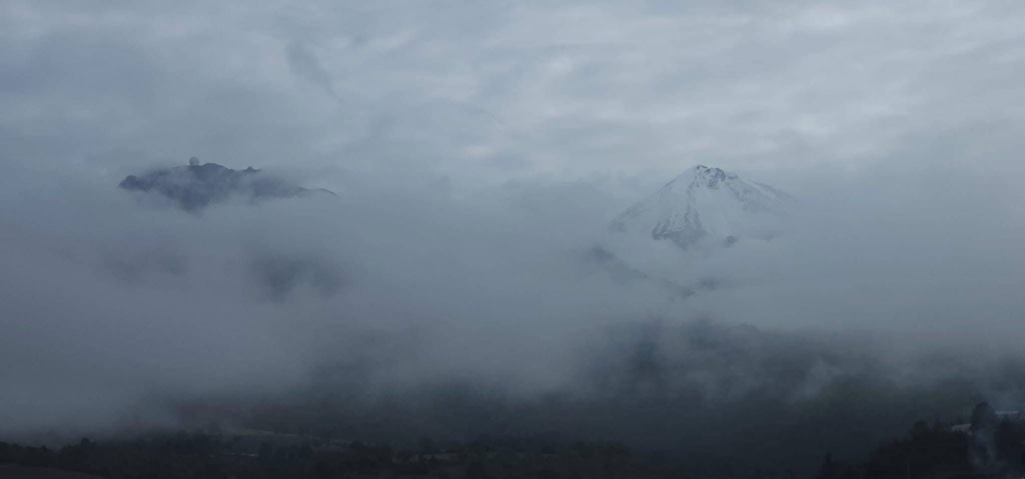 Paisaje neblinoso alrededor del Pico de Orizaba